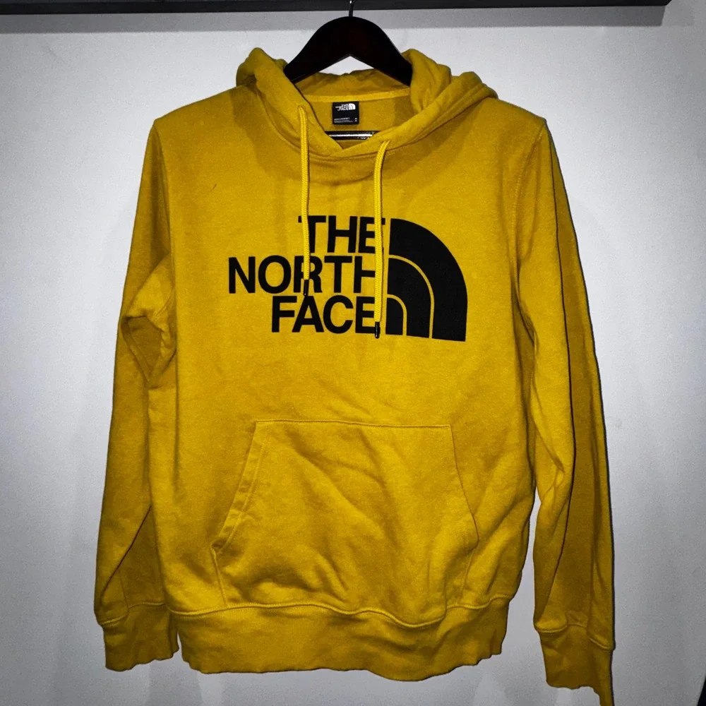 The‎ North Face Yellow Hoodie Sweatshirt Men's Size M Logo Pullover Casual Flaw